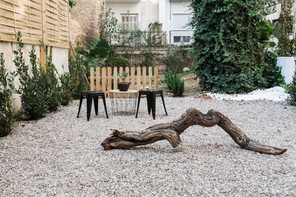 A Place 4 U No18 * Athènes